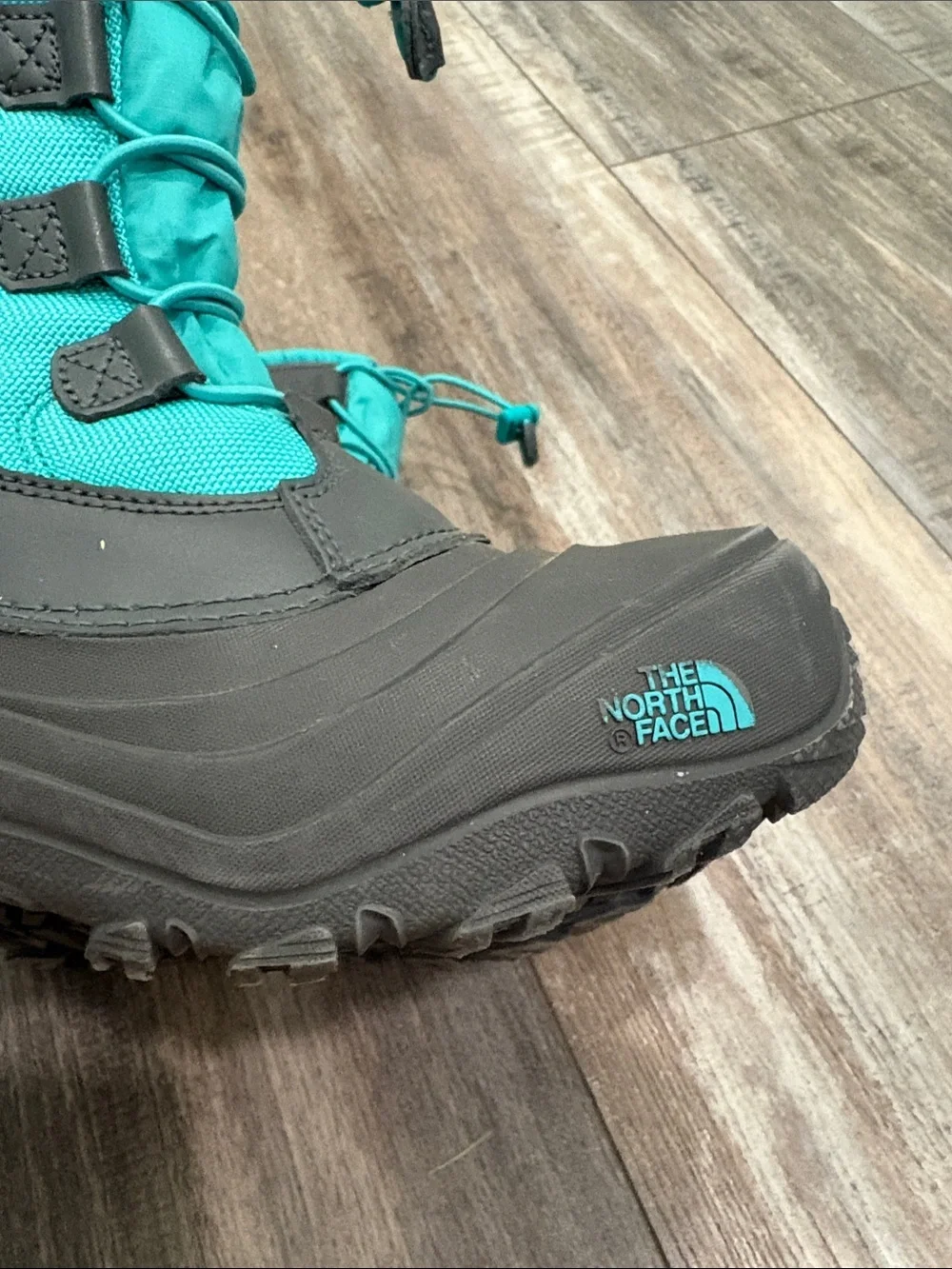 The North Face Alpenglow IV boots size 4